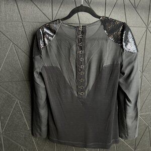 FIERCE MACKAGE SILK / KNIT / STRUCTURED SEQUIN SHOULDER BLOUSE